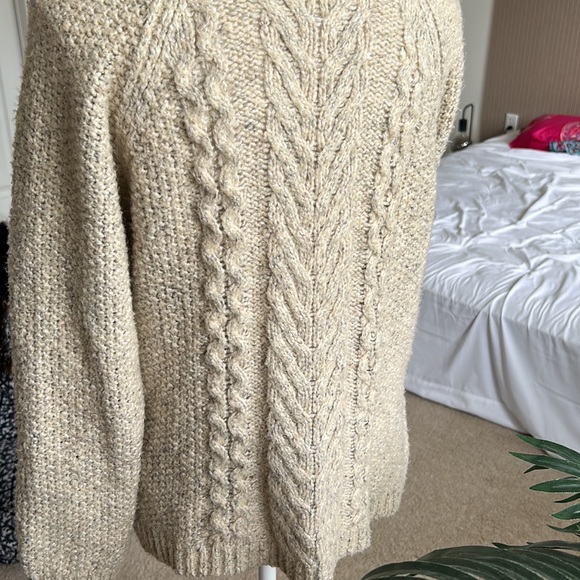 Sweater. - Picture 6 of 8